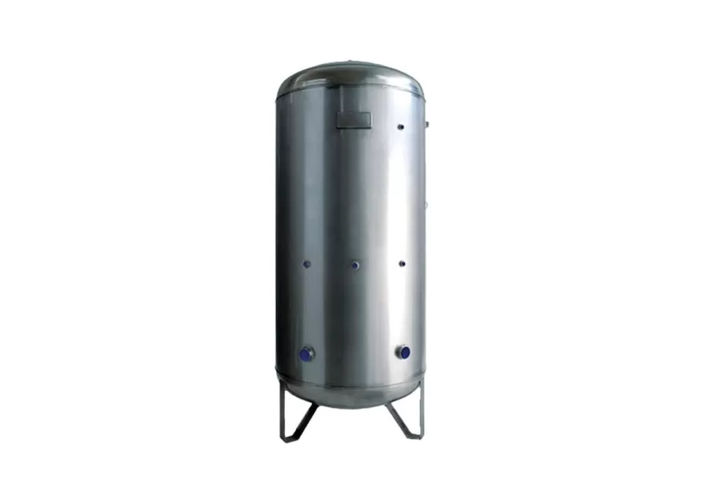 Autoclave in acciaio su sfondo bianco.